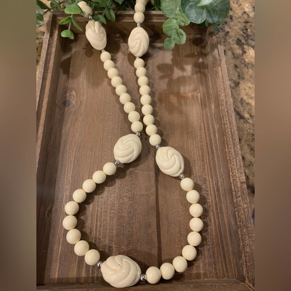 Vintage Bead Necklace - Picture 2 of 3